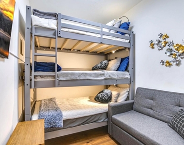 54 Rainey St - Photo Thumbnail 10