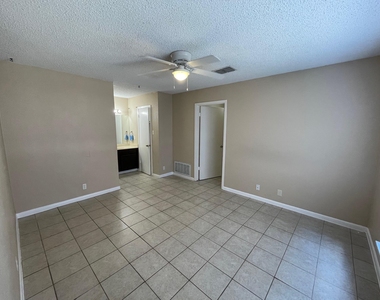318 W William Cannon Dr - Photo Thumbnail 9