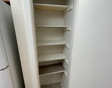 318 W William Cannon Dr - Photo Thumbnail 8