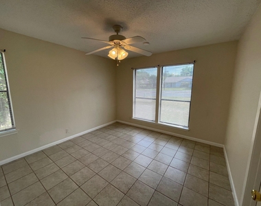 318 W William Cannon Dr - Photo Thumbnail 15