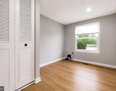 1414 King William Drive - Photo Thumbnail 23