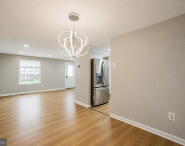 1414 King William Drive - Photo Thumbnail 12