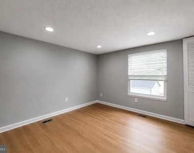 1414 King William Drive - Photo Thumbnail 25