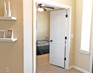 11504 Reading Way - Photo Thumbnail 13