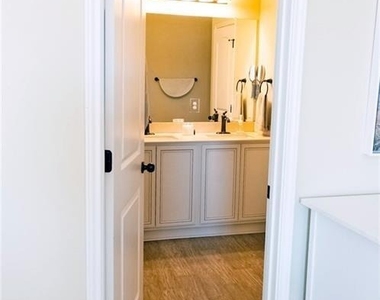 11504 Reading Way - Photo Thumbnail 18