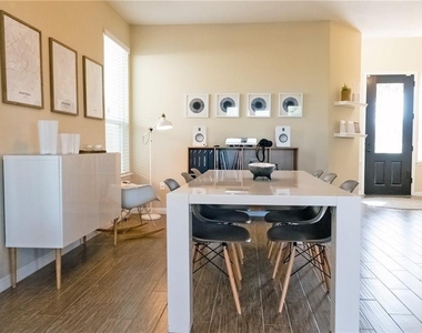 11504 Reading Way - Photo Thumbnail 12