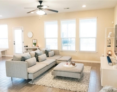 11504 Reading Way - Photo Thumbnail 6