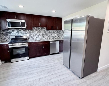 327 Bigley Avenue - Photo Thumbnail 3
