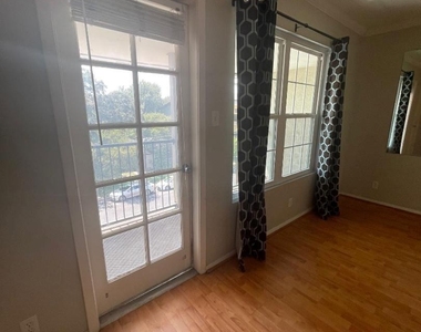 910 Duncan Ln - Photo Thumbnail 8