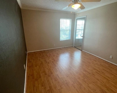 910 Duncan Ln - Photo Thumbnail 9
