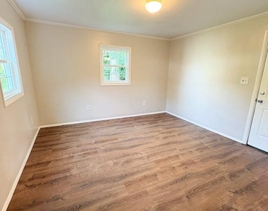 27 Kingsley Road - Photo Thumbnail 6