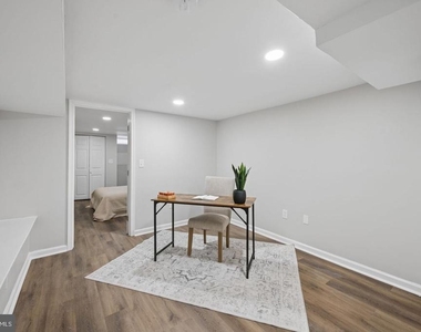 1108 S Clinton Street - Photo Thumbnail 49