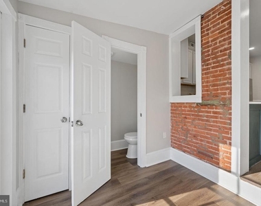 1108 S Clinton Street - Photo Thumbnail 14