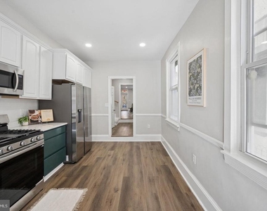 1108 S Clinton Street - Photo Thumbnail 10