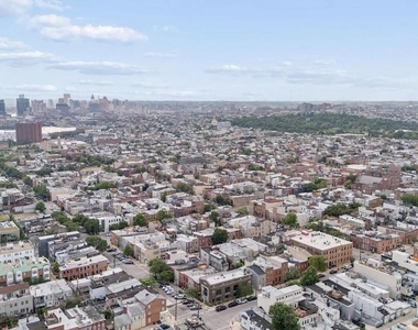 1108 S Clinton Street - Photo Thumbnail 64