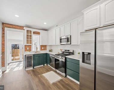 1108 S Clinton Street - Photo Thumbnail 8