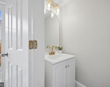 1108 S Clinton Street - Photo Thumbnail 17