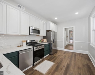 1108 S Clinton Street - Photo Thumbnail 11