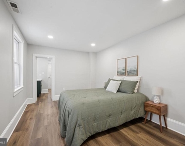 1108 S Clinton Street - Photo Thumbnail 36
