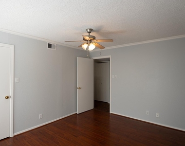 2110 Rio Grande St - Photo Thumbnail 8