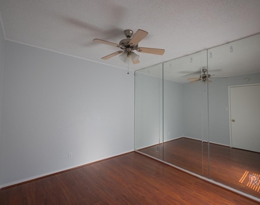 2110 Rio Grande St - Photo Thumbnail 7
