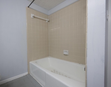 2110 Rio Grande St - Photo Thumbnail 11