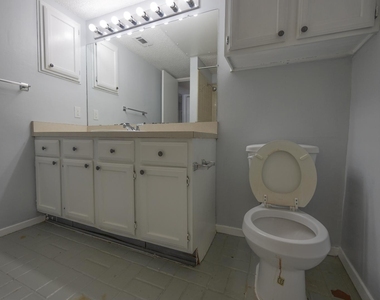 2110 Rio Grande St - Photo Thumbnail 10