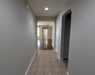8829 Capitol View Dr - Photo Thumbnail 4