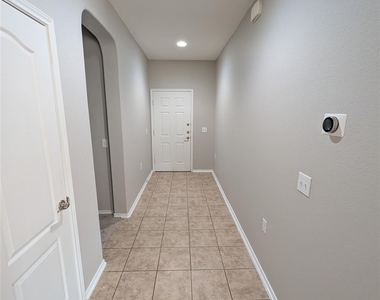 8829 Capitol View Dr - Photo Thumbnail 5