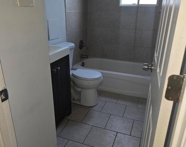 902 Arion Park Park - Photo Thumbnail 3