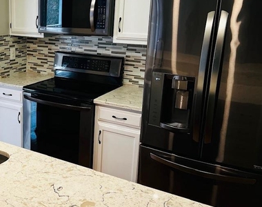 811 Deering Road - Photo Thumbnail 2