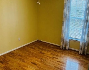811 Deering Road - Photo Thumbnail 6