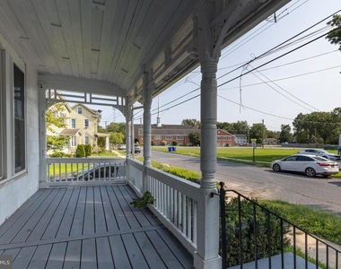 321 N Pine Street - Photo Thumbnail 9