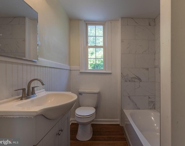 321 N Pine Street - Photo Thumbnail 5