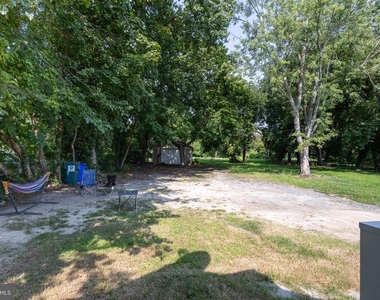 321 N Pine Street - Photo Thumbnail 8
