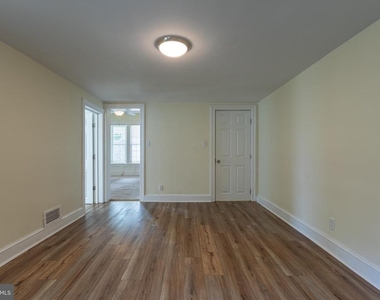 321 N Pine Street - Photo Thumbnail 2