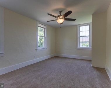 321 N Pine Street - Photo Thumbnail 6