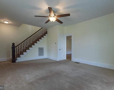 321 N Pine Street - Photo Thumbnail 4
