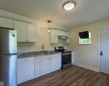321 N Pine Street - Photo Thumbnail 1