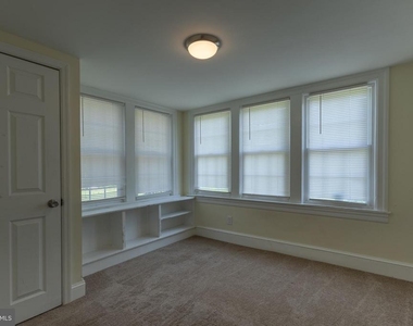 321 N Pine Street - Photo Thumbnail 3