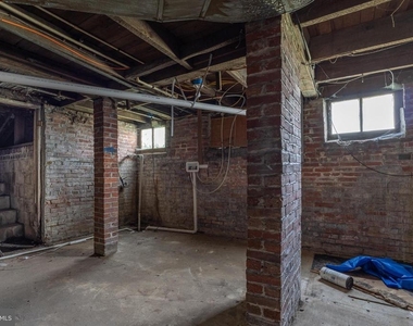 321 N Pine Street - Photo Thumbnail 10