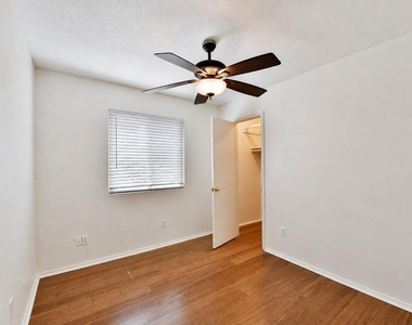 8411 Romney Rd - Photo Thumbnail 13