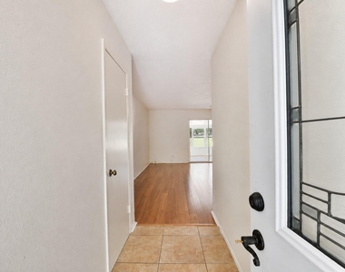 8411 Romney Rd - Photo Thumbnail 2