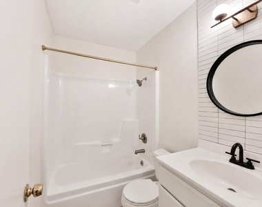 8411 Romney Rd - Photo Thumbnail 12
