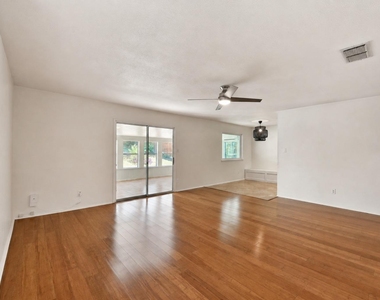 8411 Romney Rd - Photo Thumbnail 3
