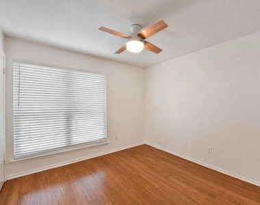 8411 Romney Rd - Photo Thumbnail 11