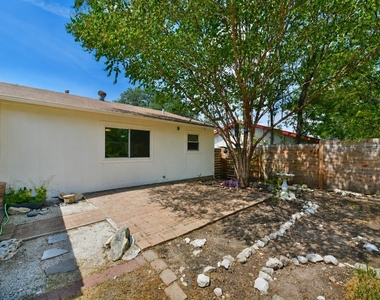 8411 Romney Rd - Photo Thumbnail 15