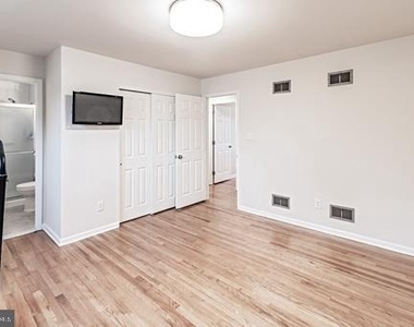 513 Pershing Road - Photo Thumbnail 16
