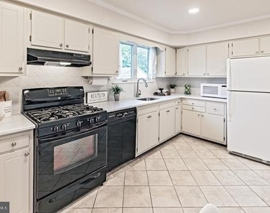 513 Pershing Road - Photo Thumbnail 7