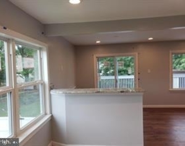 729 Manfield Road - Photo Thumbnail 12